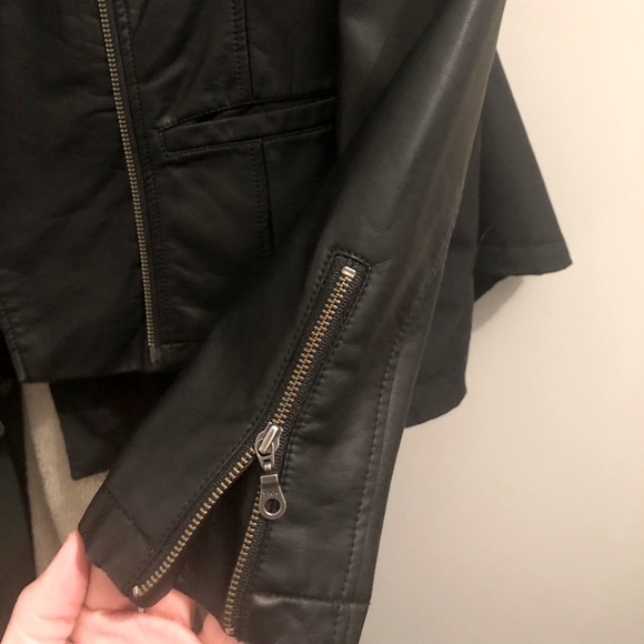 GAP vegan leather jacket - Picture 2 of 4